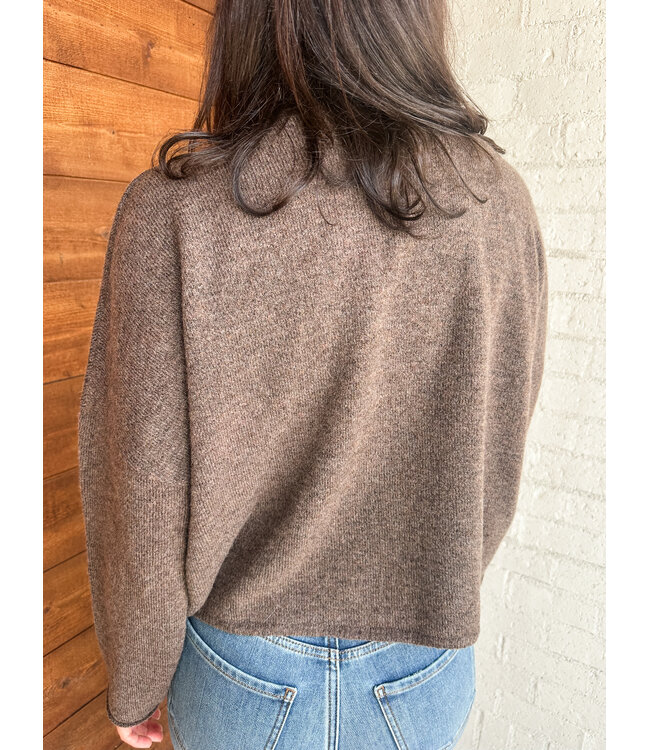 BUTTON CARDY SWEATER