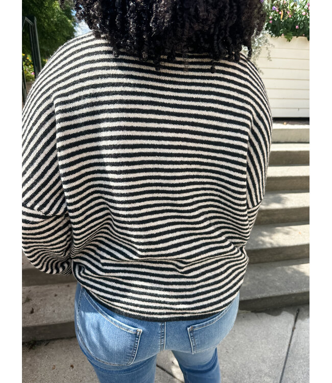 RAW EDGE KNIT TOP