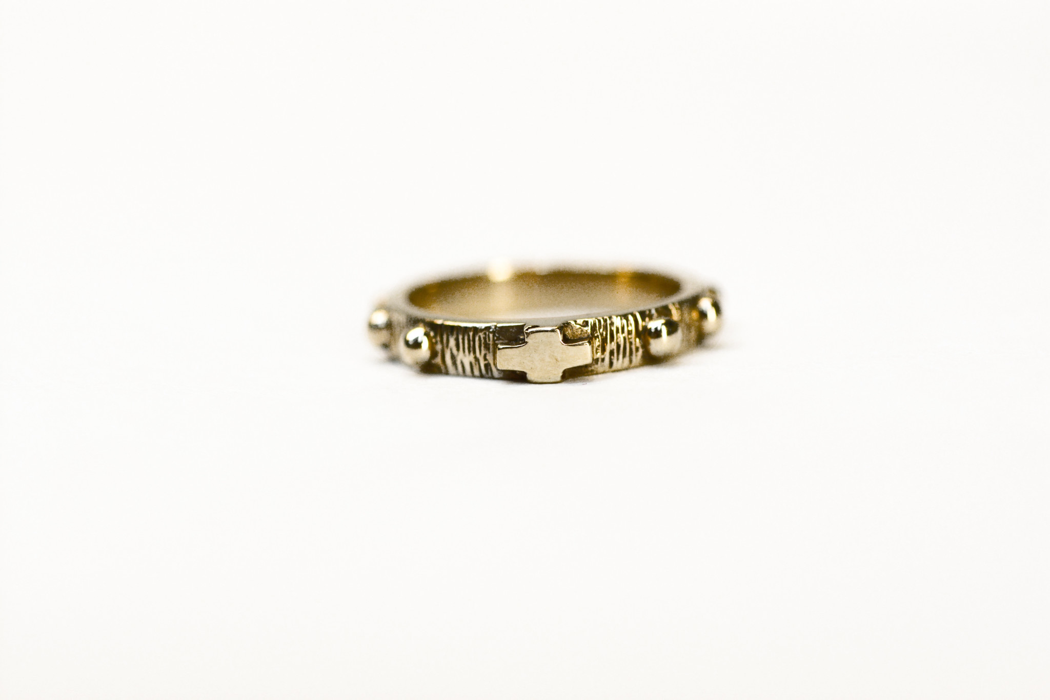 Bague dizainier petite croix or 10k L Oratoire Saint Joseph