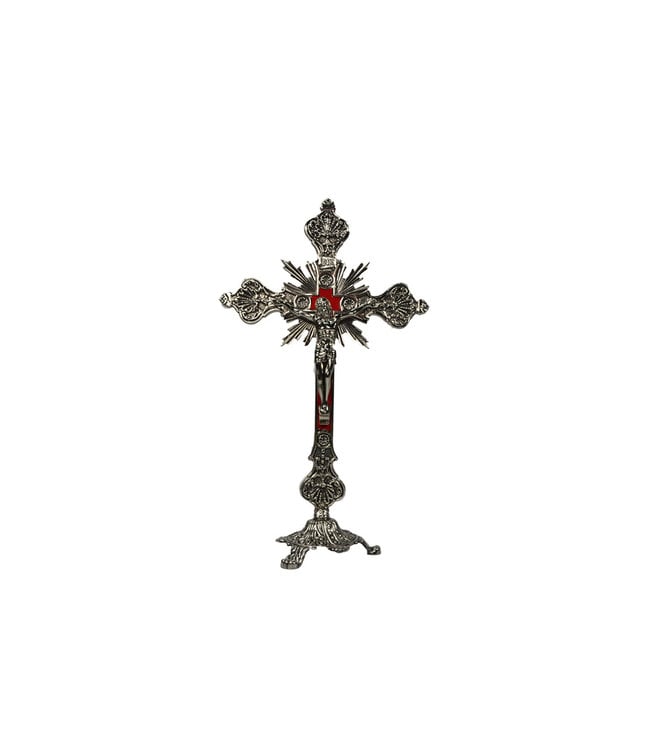 Crucifix en laiton, velours rouge, sur sa base