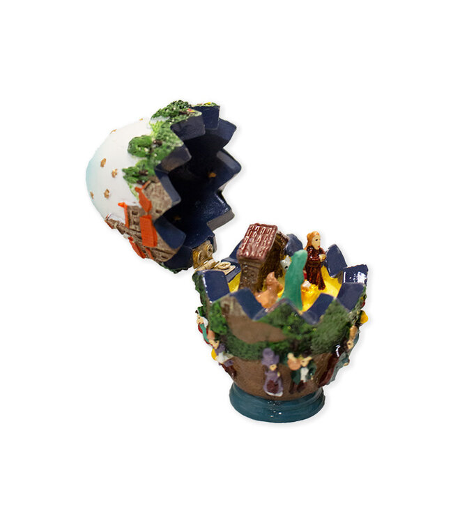 Nativity scene in an egg