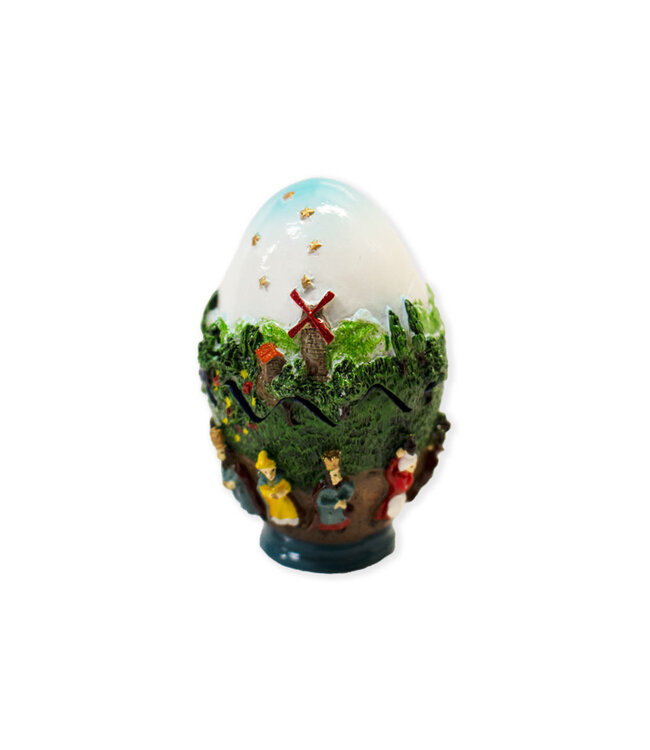 Nativity scene in an egg