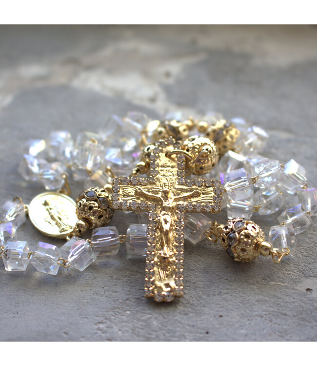 Chapelet crystal claire avec boules dorées, médaille Miraculeuse