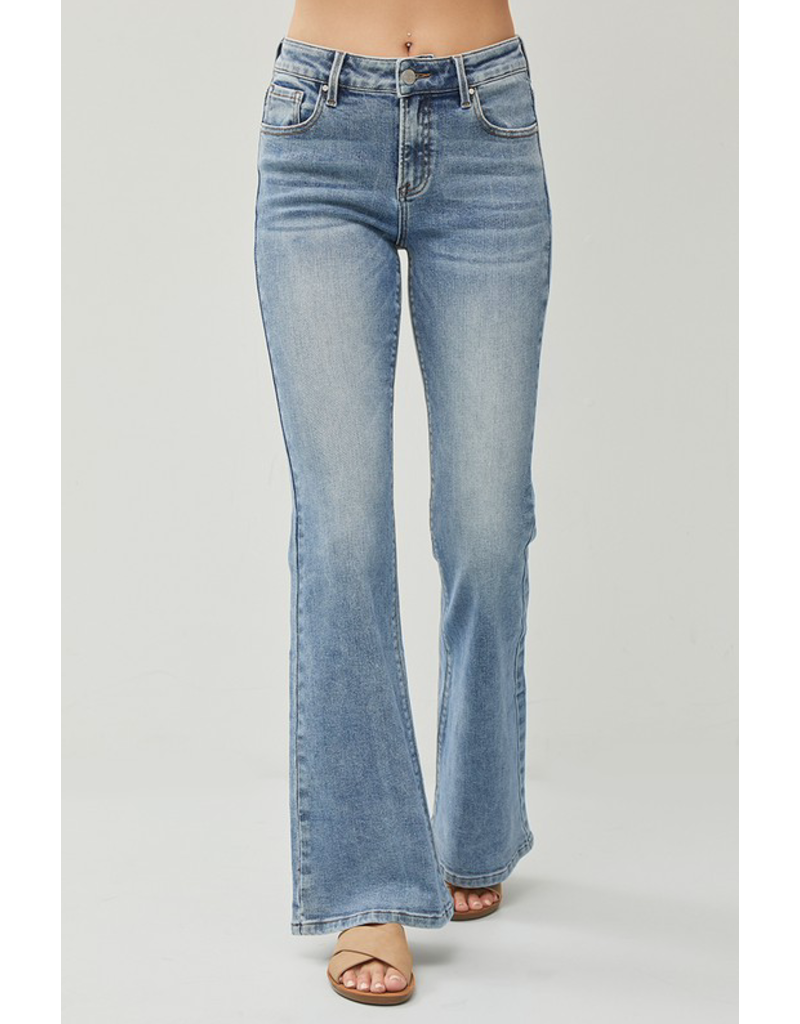 https://cdn.shoplightspeed.com/shops/628145/files/59720686/800x1024x2/risen-denim-risen-mid-rise-basic-flares-3-3xl.jpg