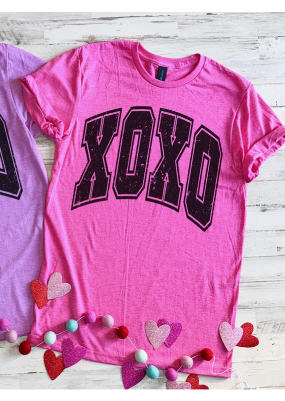 Gildan Pink XOXO Distressed Tee (S-2XL)