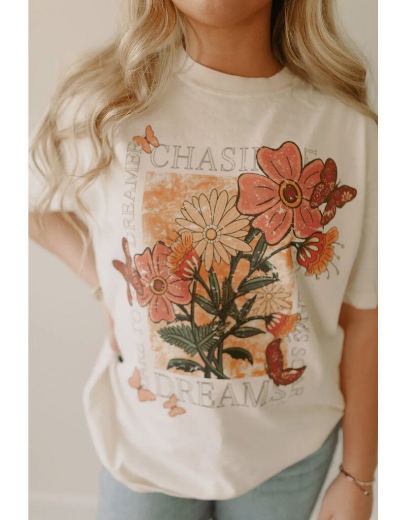 Comfort Color Ivory Chasing Dreams Tee (S-3XL)