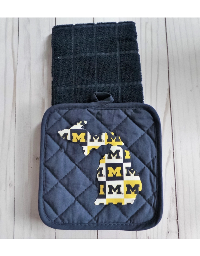 Plaid Spirit Potholder & Towel Kitchen Set