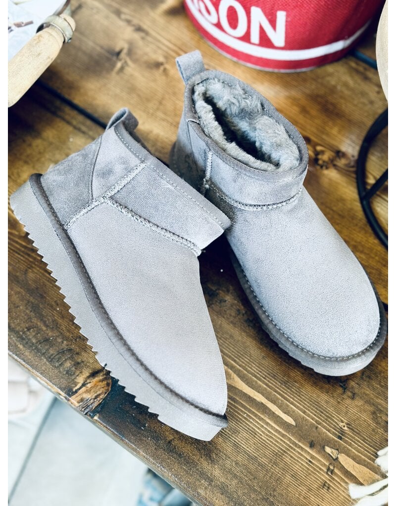 Soda Brand Soda Grey Sherpa Lined Boots (7-11)