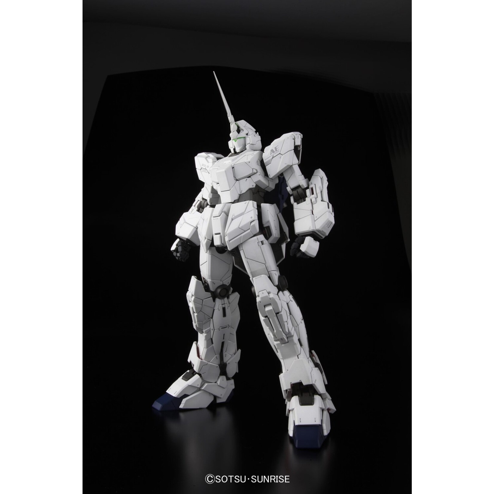 Bandai - PG 1/60 RX-0 Unicorn Gundam