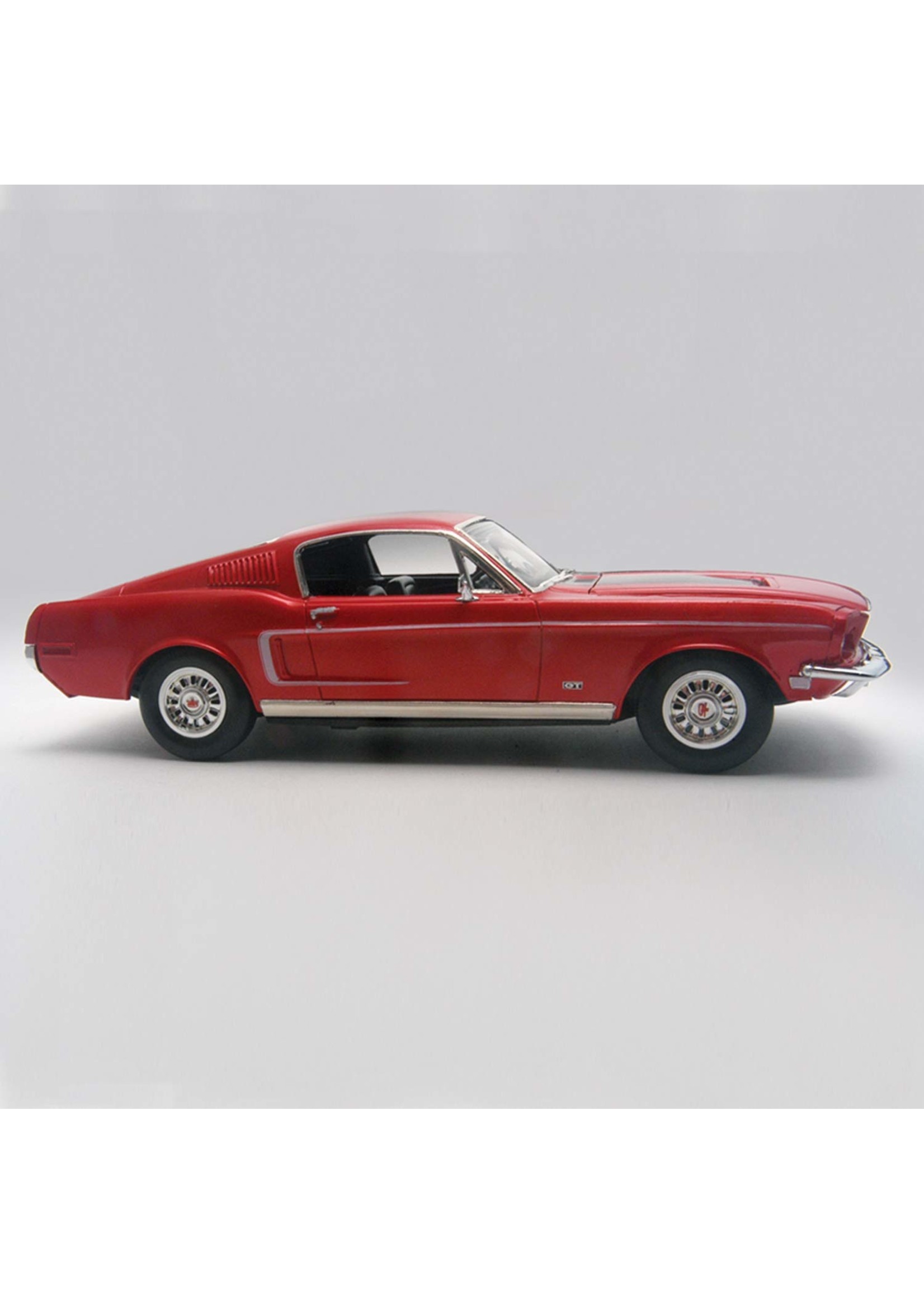 Revell 4215 - 1/25 '68 Mustang GT 2'n1