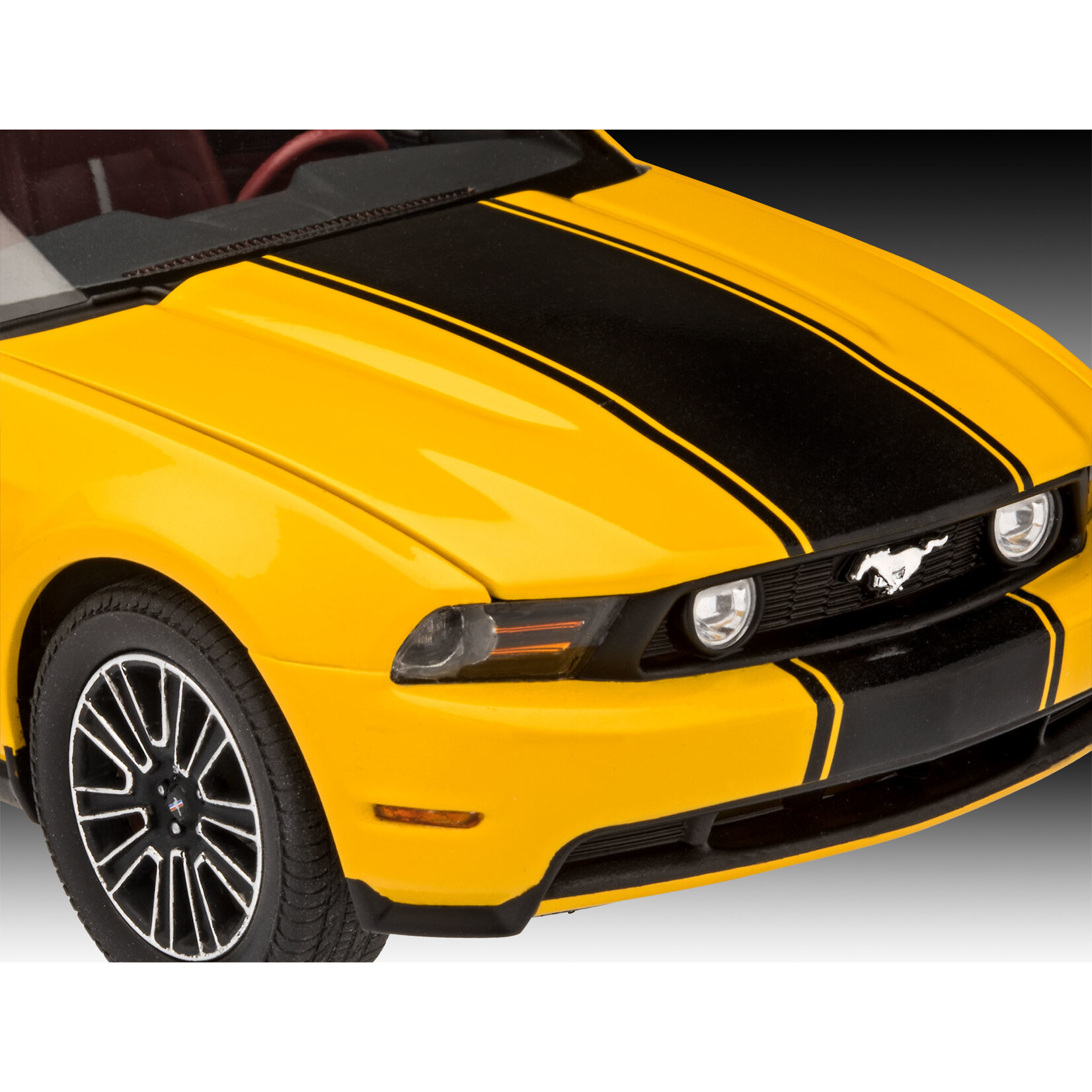 Revell of Germany 07046 - 1/25 2010 Ford Mustang GT