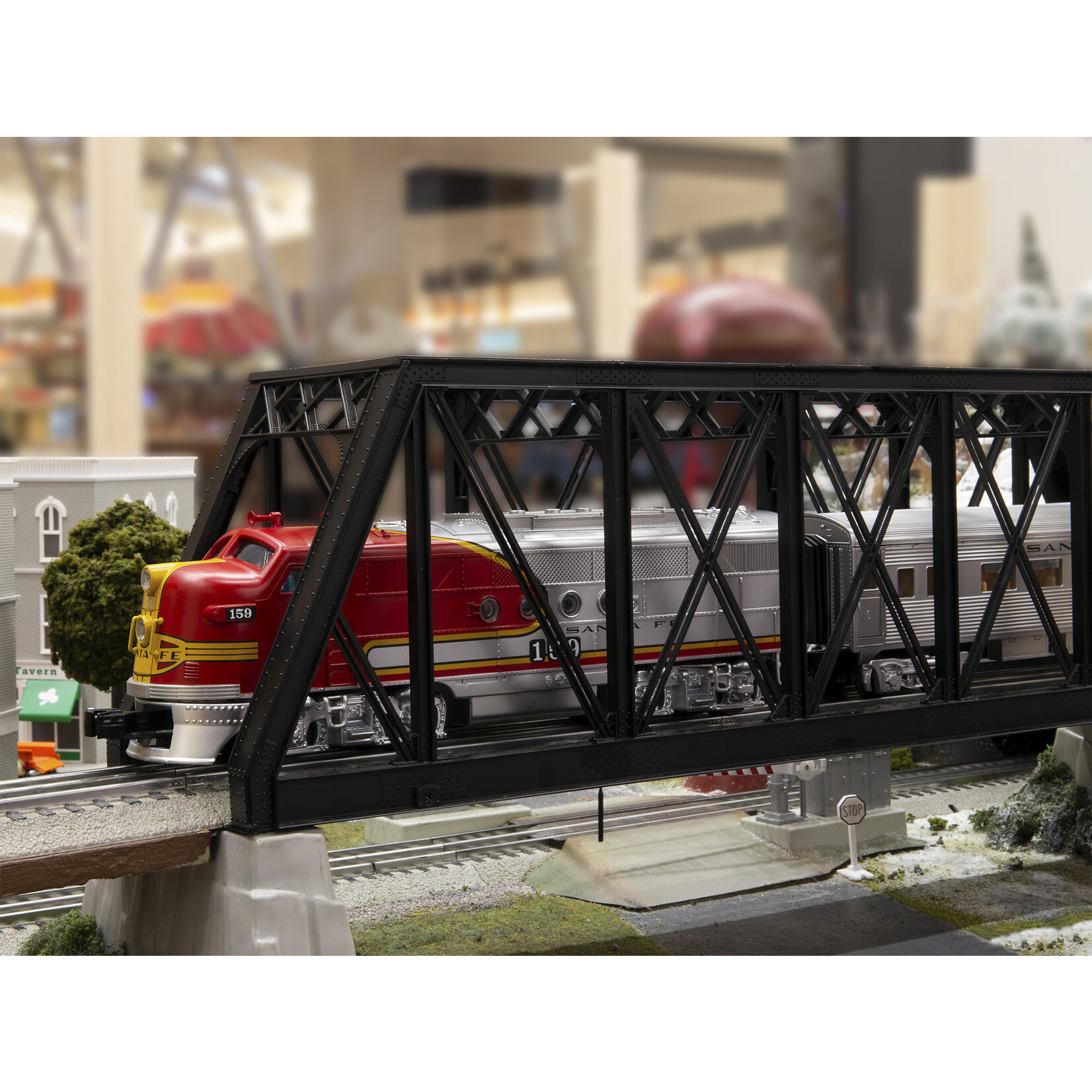 Lionel Santa Fe Super Chief - LionChief Ready to Run Train Set