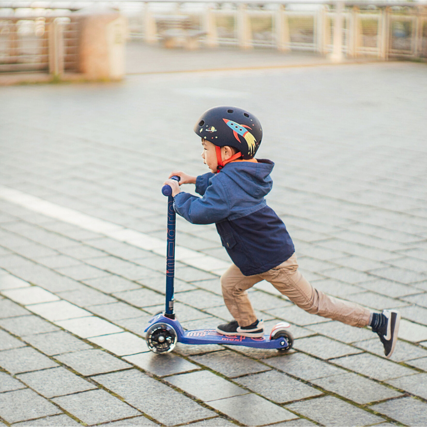 Micro Kickboard Micro Maxi Deluxe LED - Blue