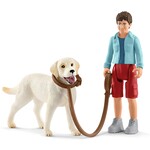 Schleich 42478 - Walking w/Labrador Retriever