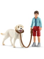 Schleich 42478 - Walking w/Labrador Retriever