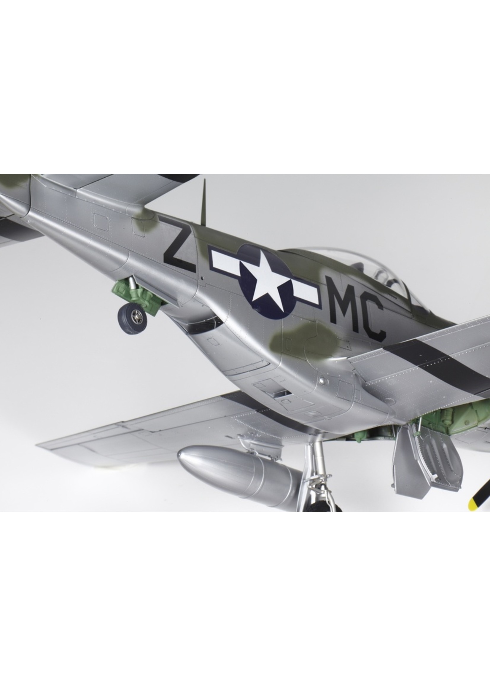 Tamiya 60322 - 1/32 North American P-51D Mustang