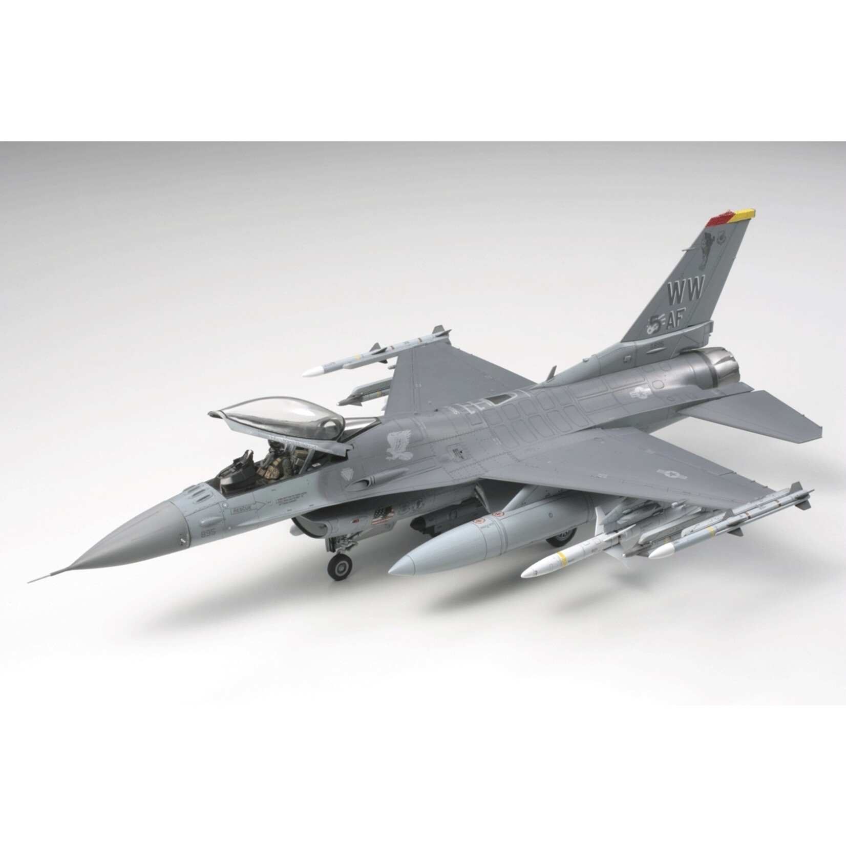 Tamiya 61098 - 1/48 Lockheed Martin F-16CJ