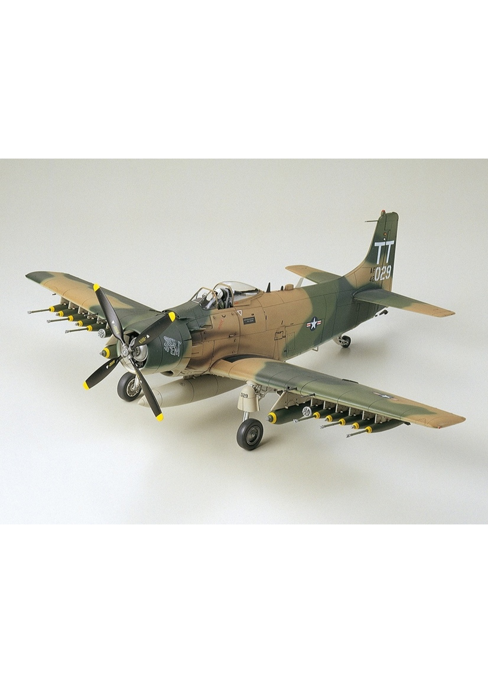 Tamiya 61073 - 1/48 Douglas A-1J Skyraider USAF