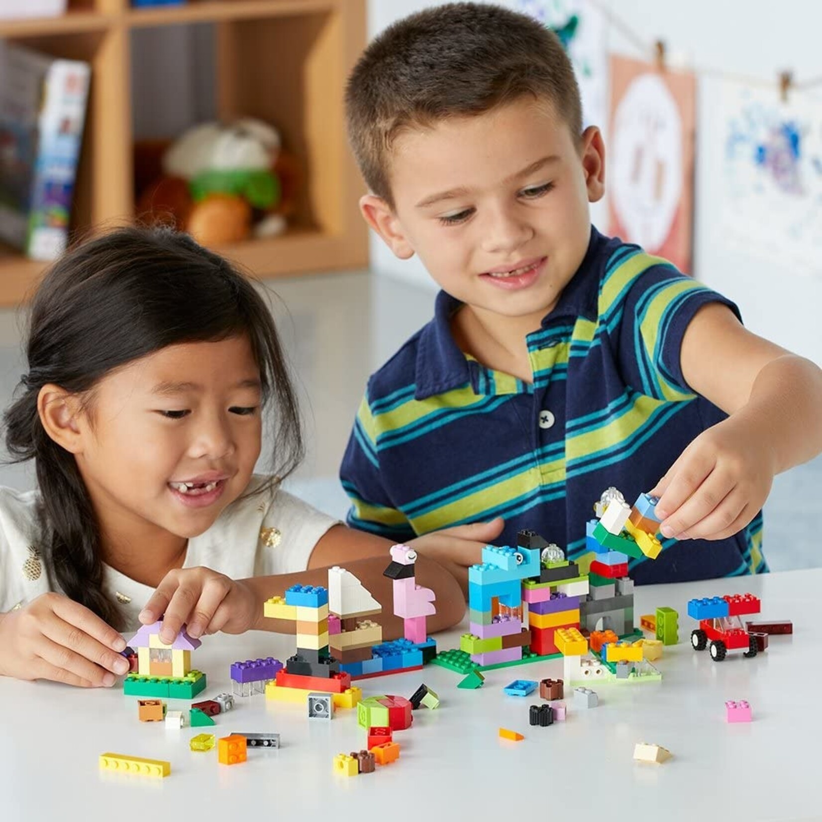 LEGO® Classic 10713 - Creative Suitcase