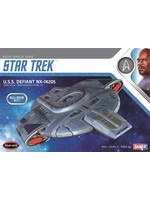 Polar Lights 952 - 1/1000 Star Trek U.S.S. Defiant