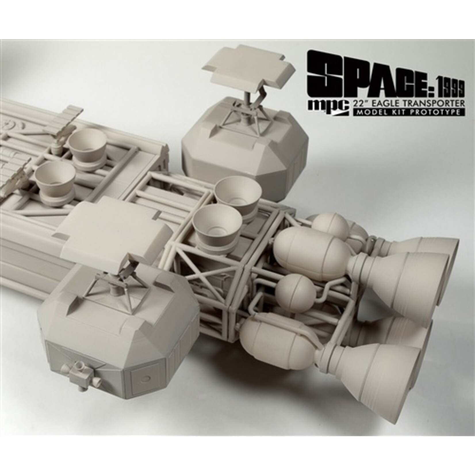 MPC 825 - 1/48 Space: 1999 Eagle Transporter