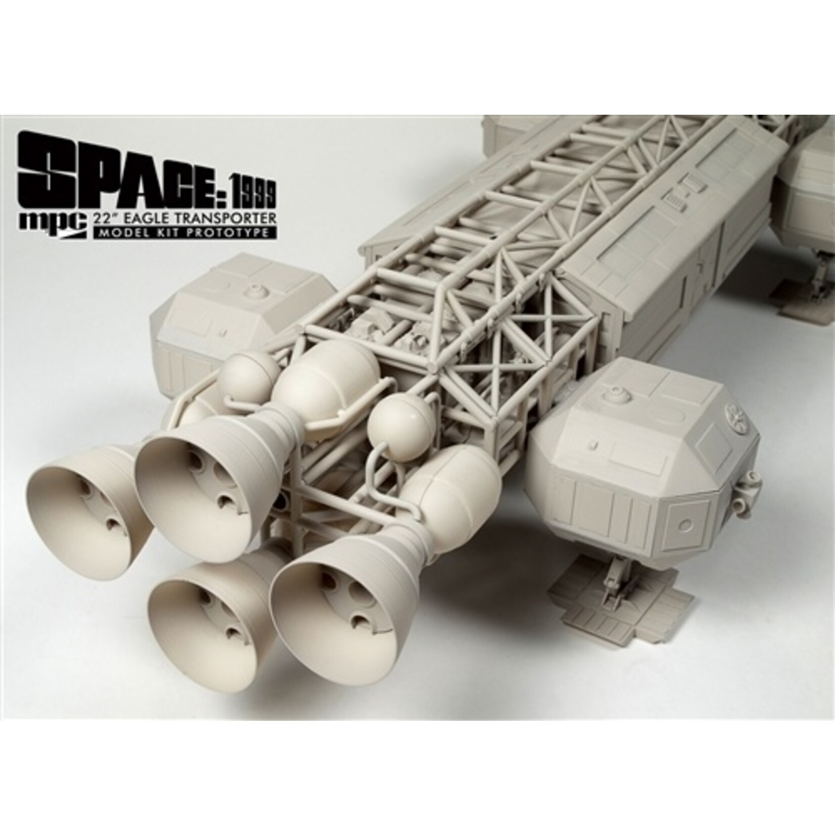 MPC 825 - 1/48 Space: 1999 Eagle Transporter