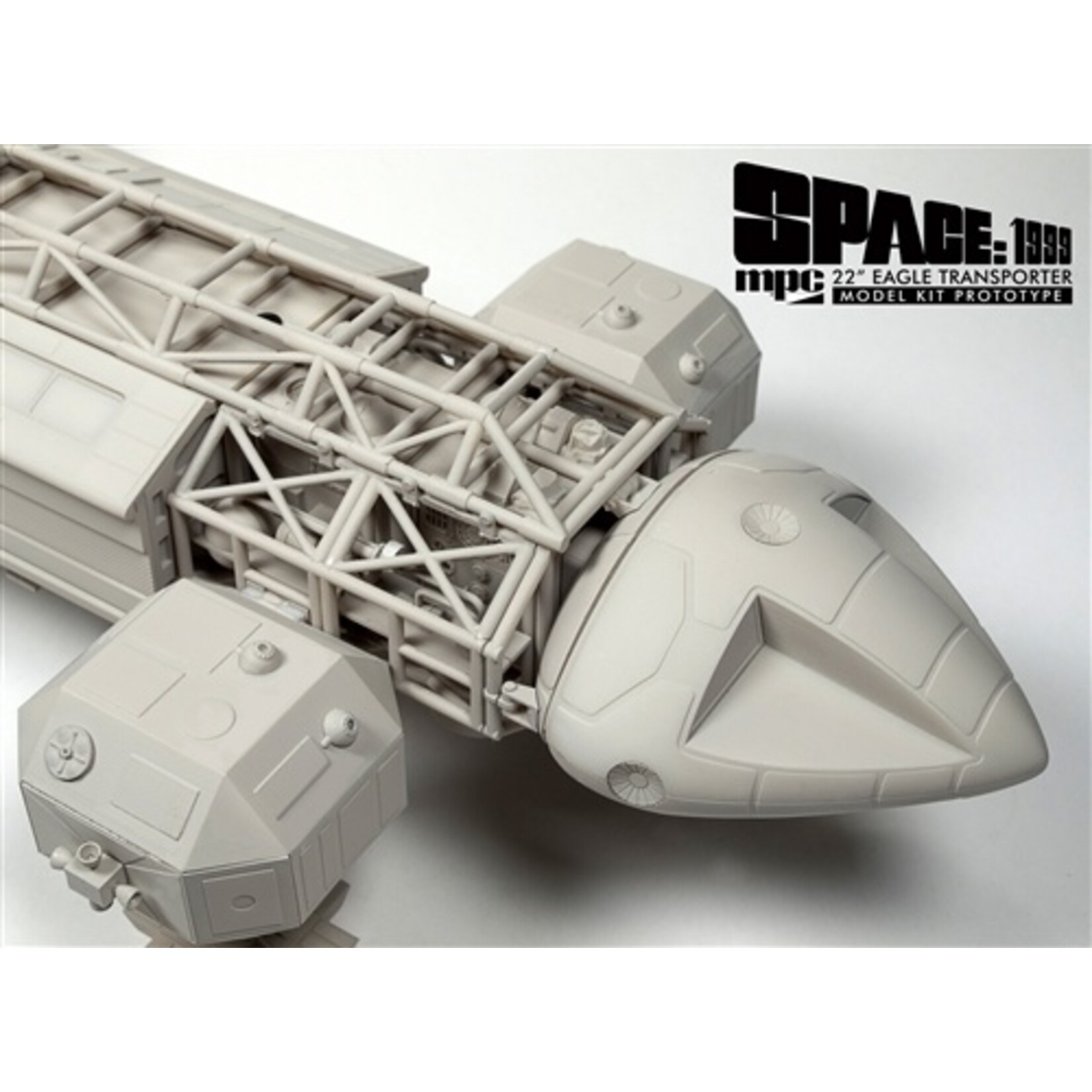 MPC 825 - 1/48 Space: 1999 Eagle Transporter