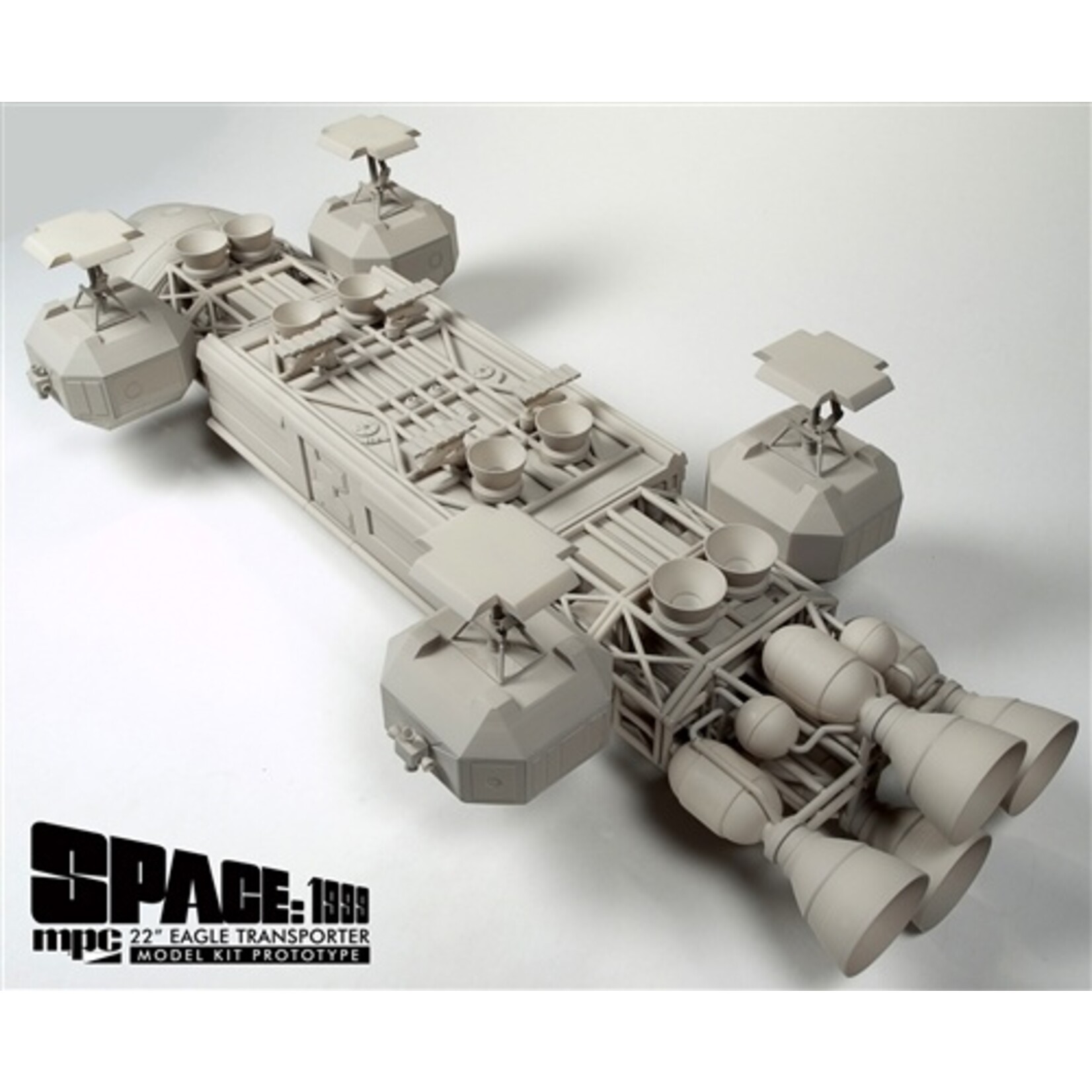 MPC 825 - 1/48 Space: 1999 Eagle Transporter