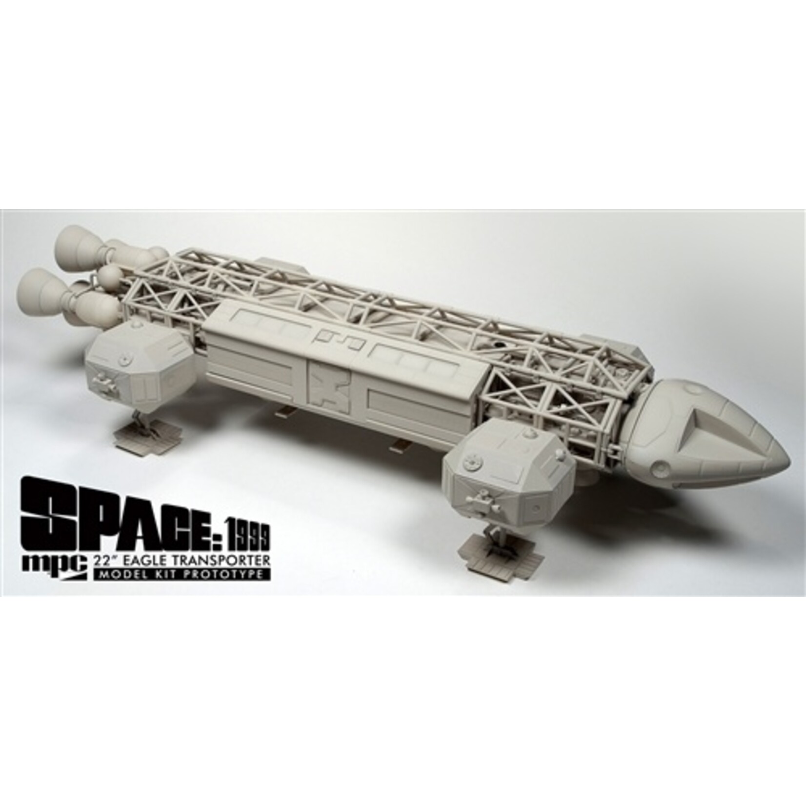 MPC 825 - 1/48 Space: 1999 Eagle Transporter