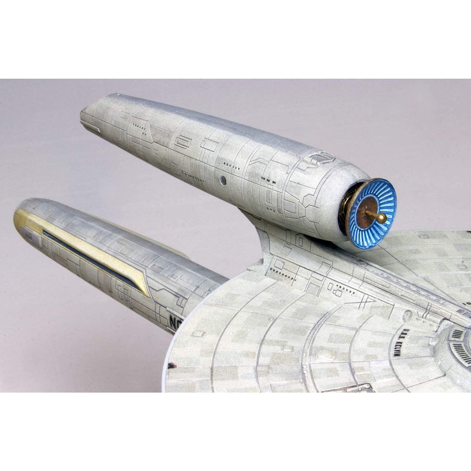 Moebius Models 976 - 1/1000 Star Trek U.S.S. Kelvin