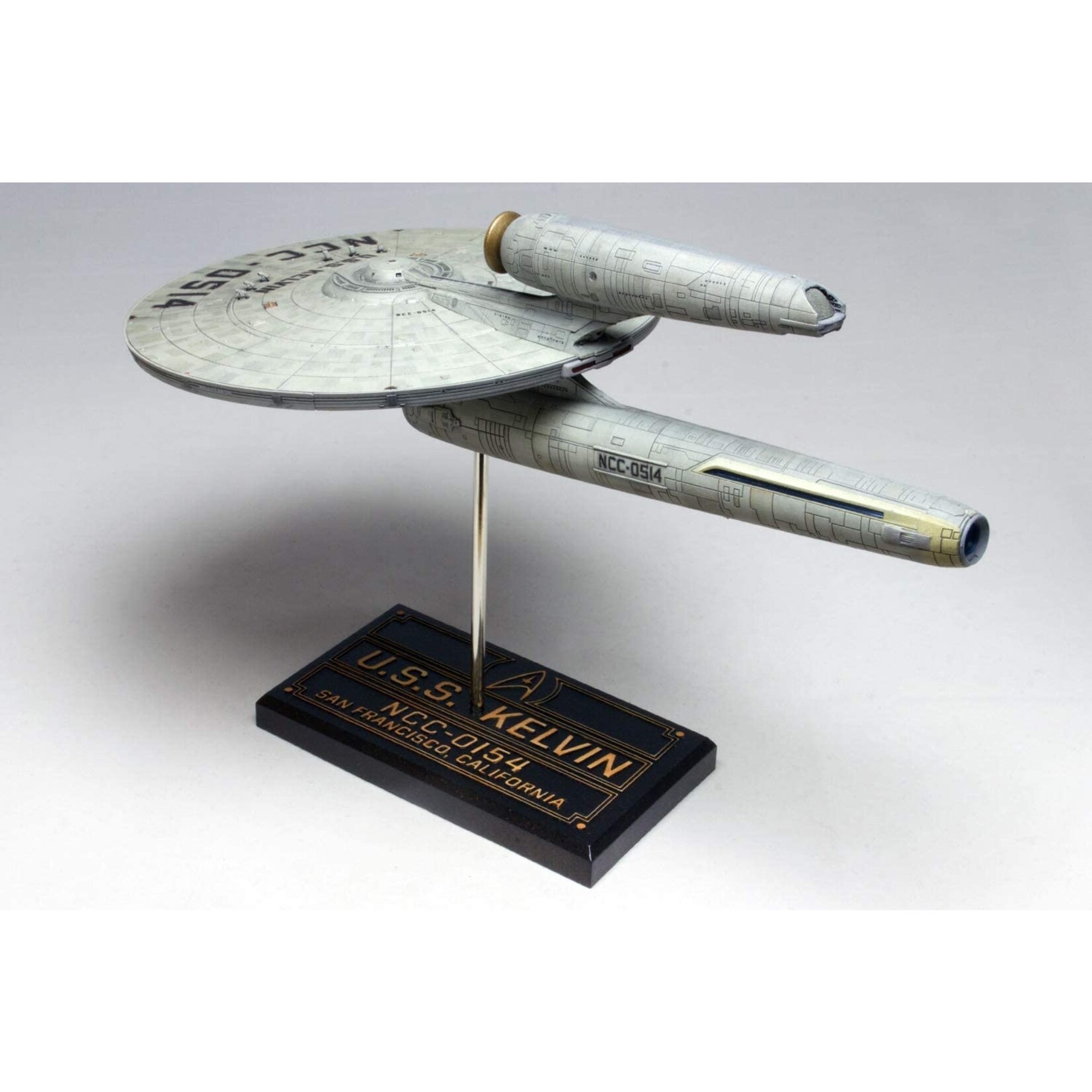 Moebius Models 976 - 1/1000 Star Trek U.S.S. Kelvin