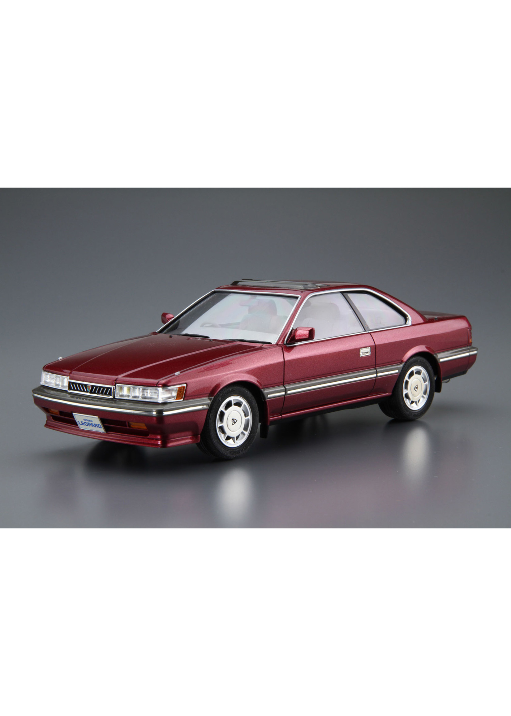 Aoshima 06109 - 1/24 '86 Nissan UF31 Leopard 3.0 Ultima