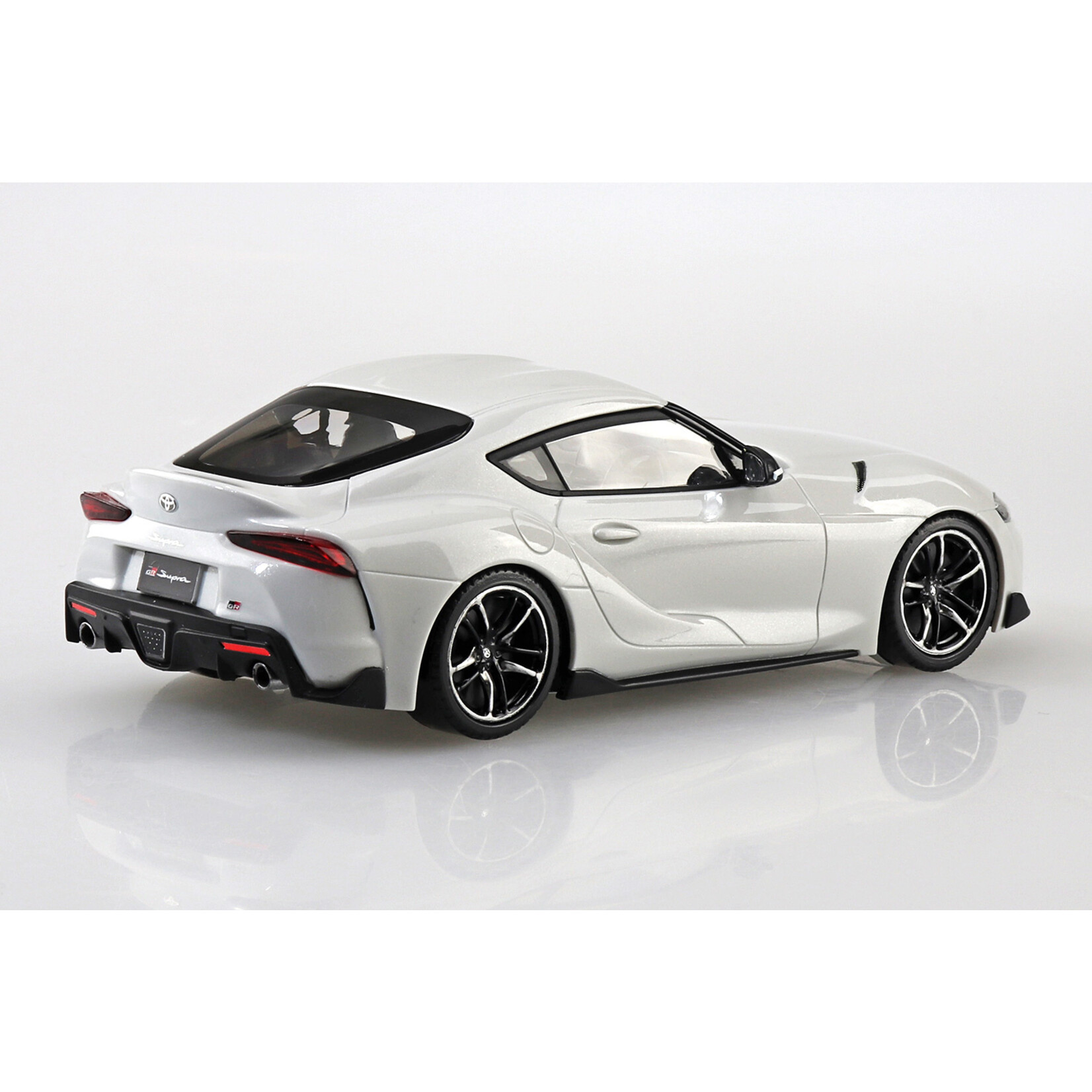 Aoshima 05886 - 1/32 Toyota GR Supra - White Metallic
