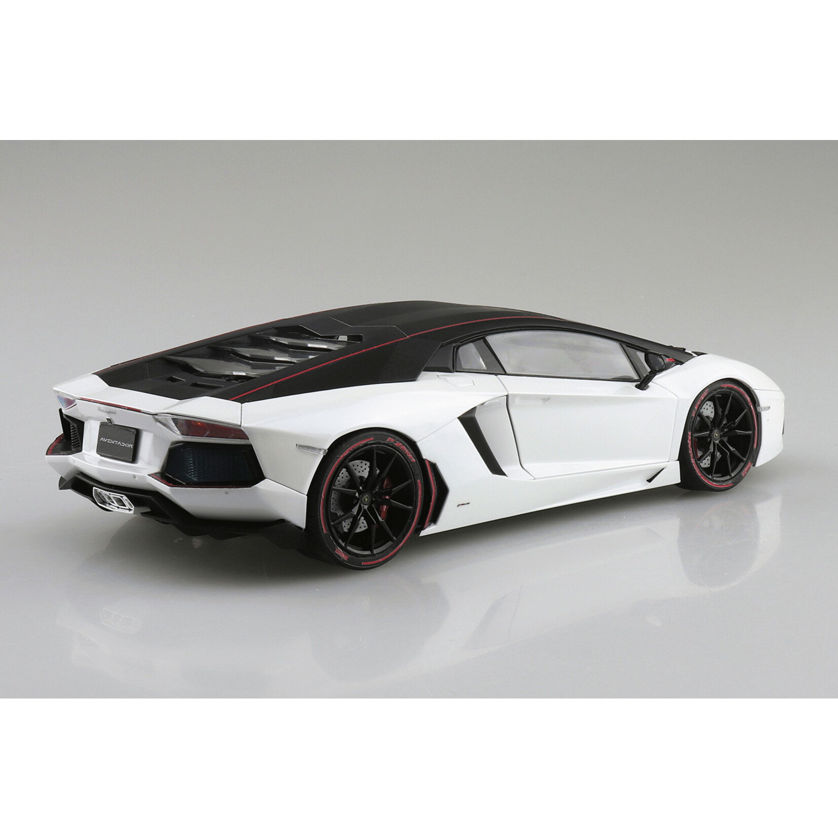 Aoshima 06121 - 1/24 Lamborghini Aventador '15 Pirelli Edition