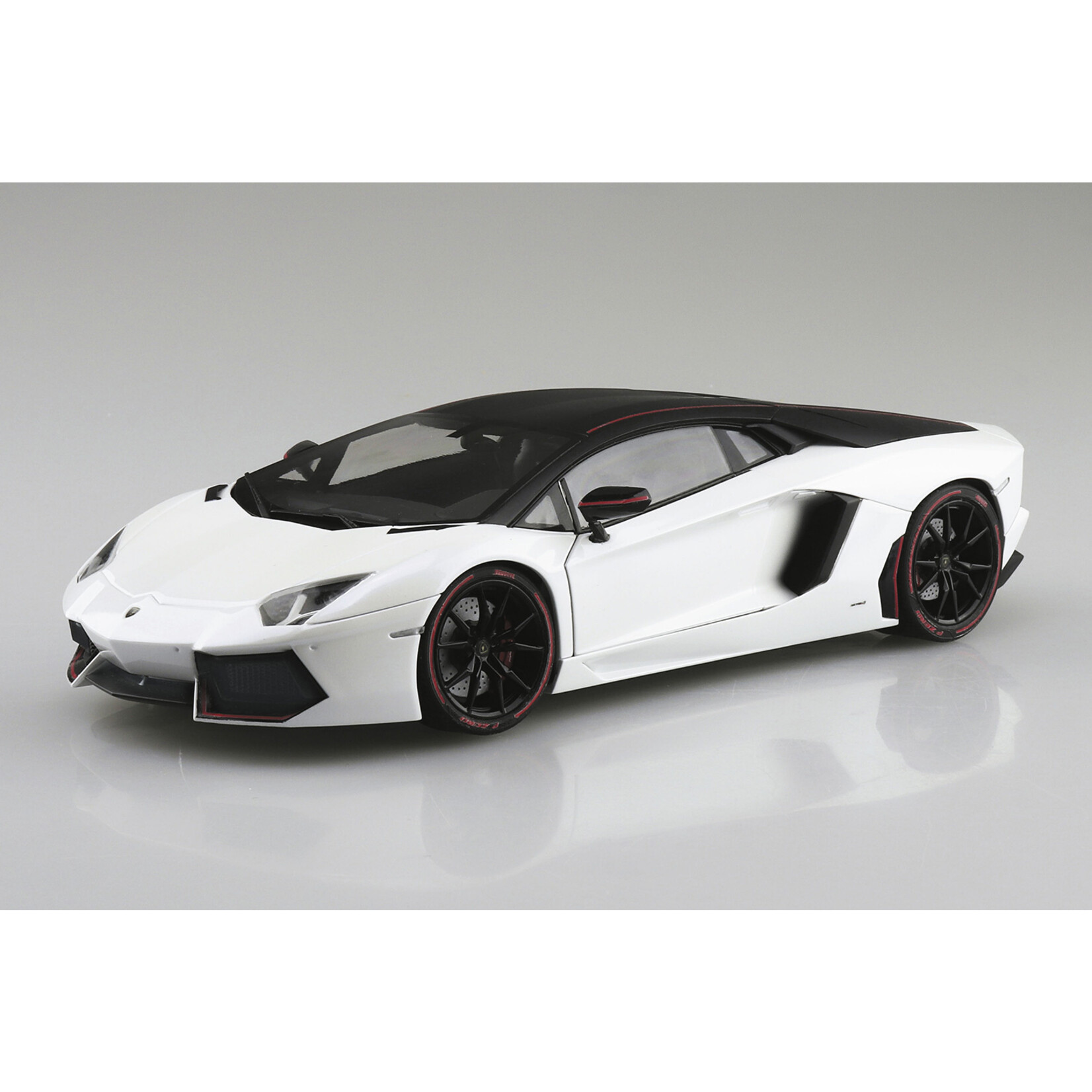 Aoshima 06121 - 1/24 Lamborghini Aventador '15 Pirelli Edition