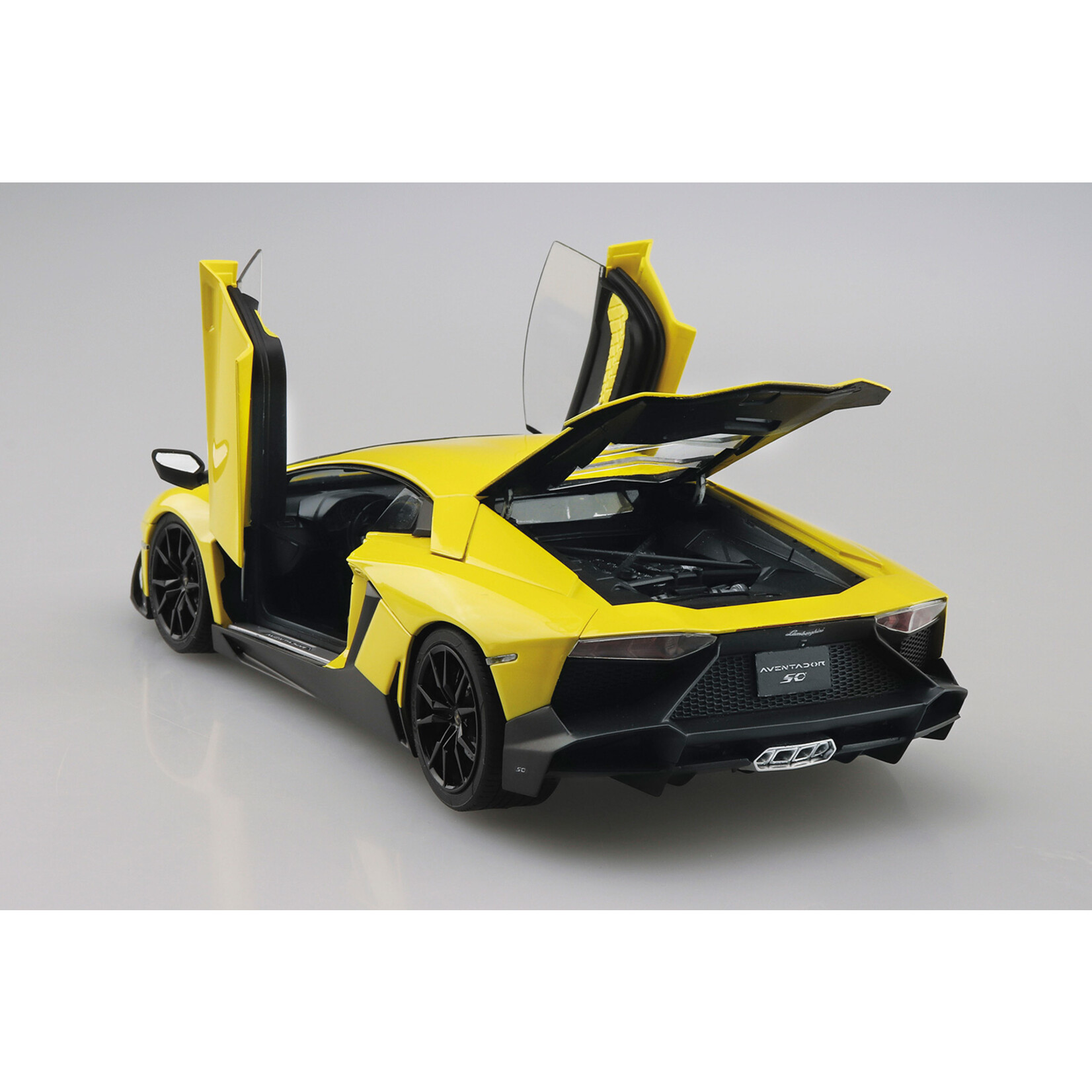 Aoshima 05982 - 1/24 '13 Lamborghini Aventador 50th Anniversary Edition