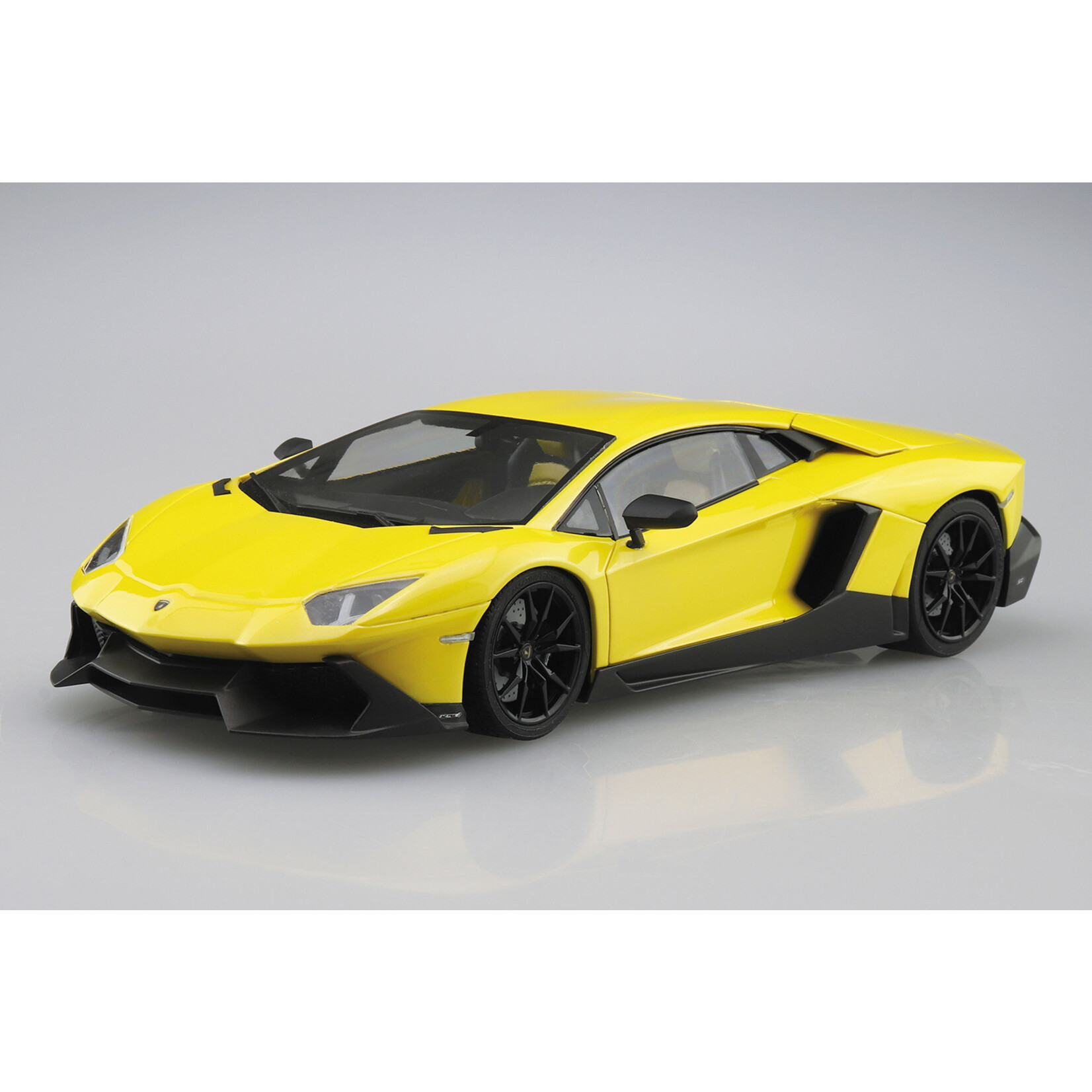Aoshima 05982 - 1/24 '13 Lamborghini Aventador 50th Anniversary Edition