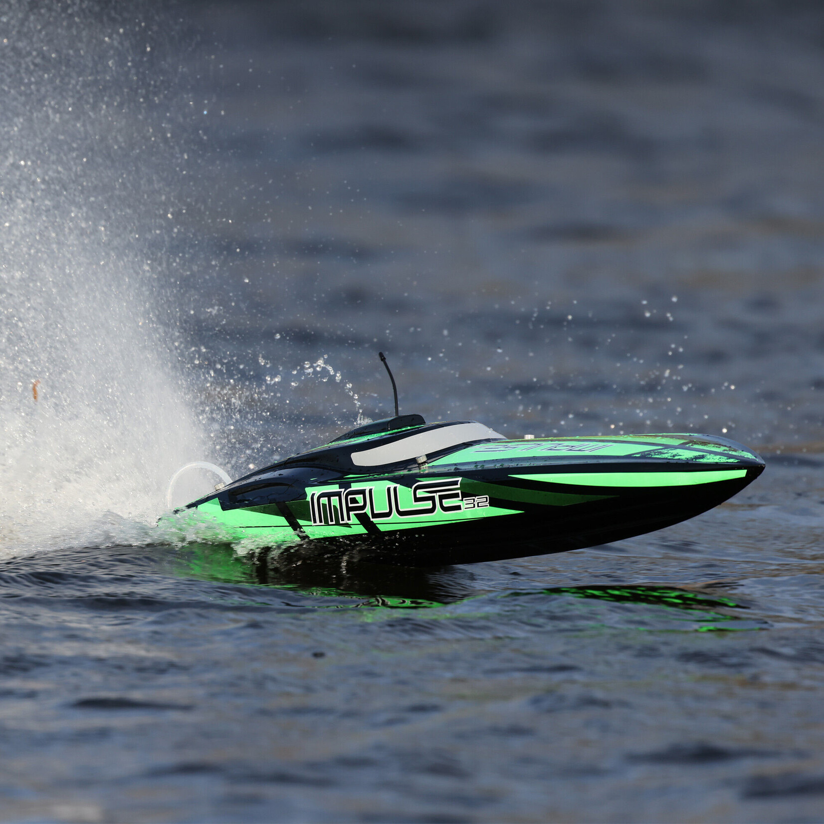 Pro Boat PRB08037T1 - Impulse 32" Brushless Deep-V RTR with Smart - Black/Green