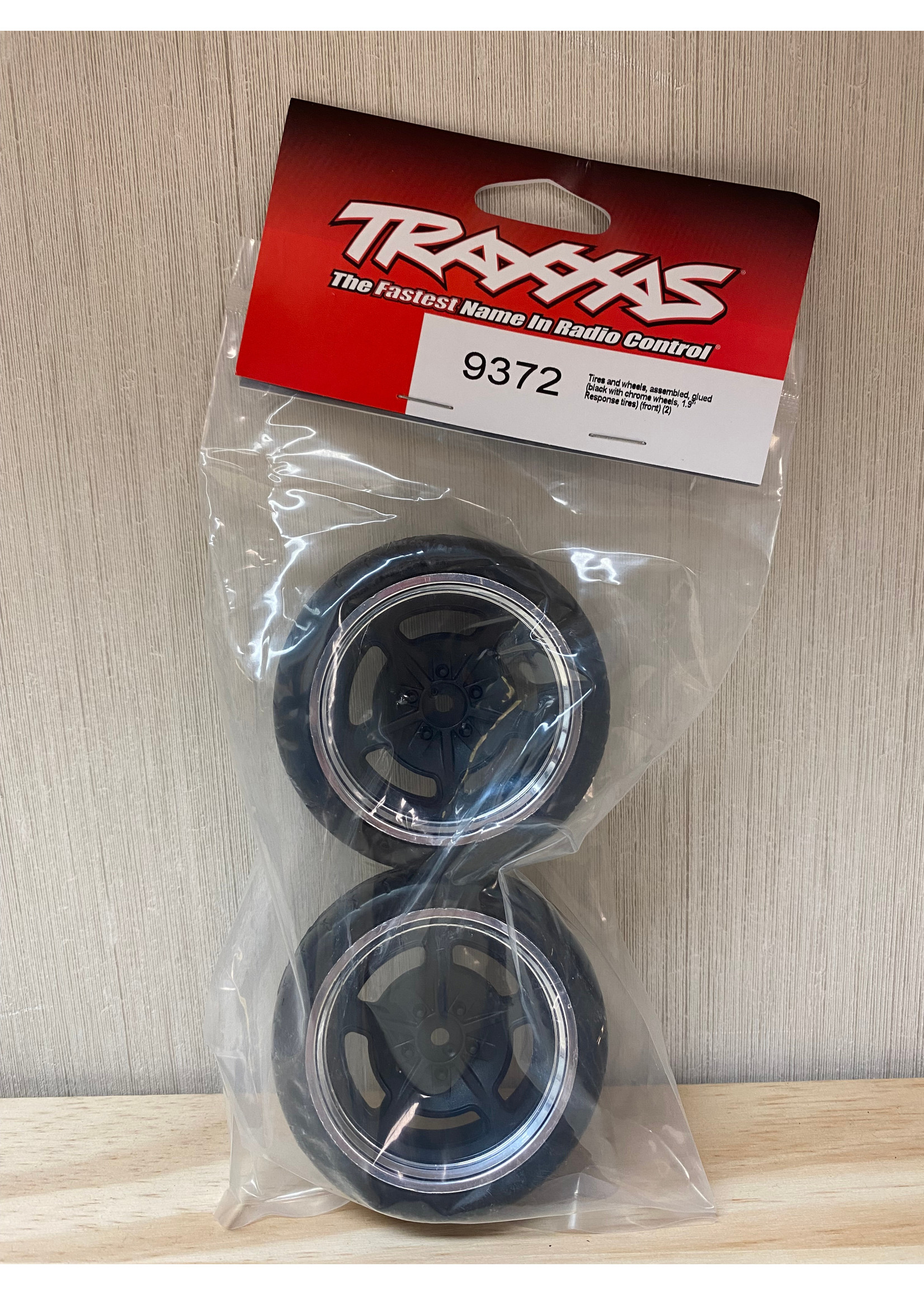 Traxxas 9372 - Split Spoke Black Chrome Wheels / 1.9" Response Tires