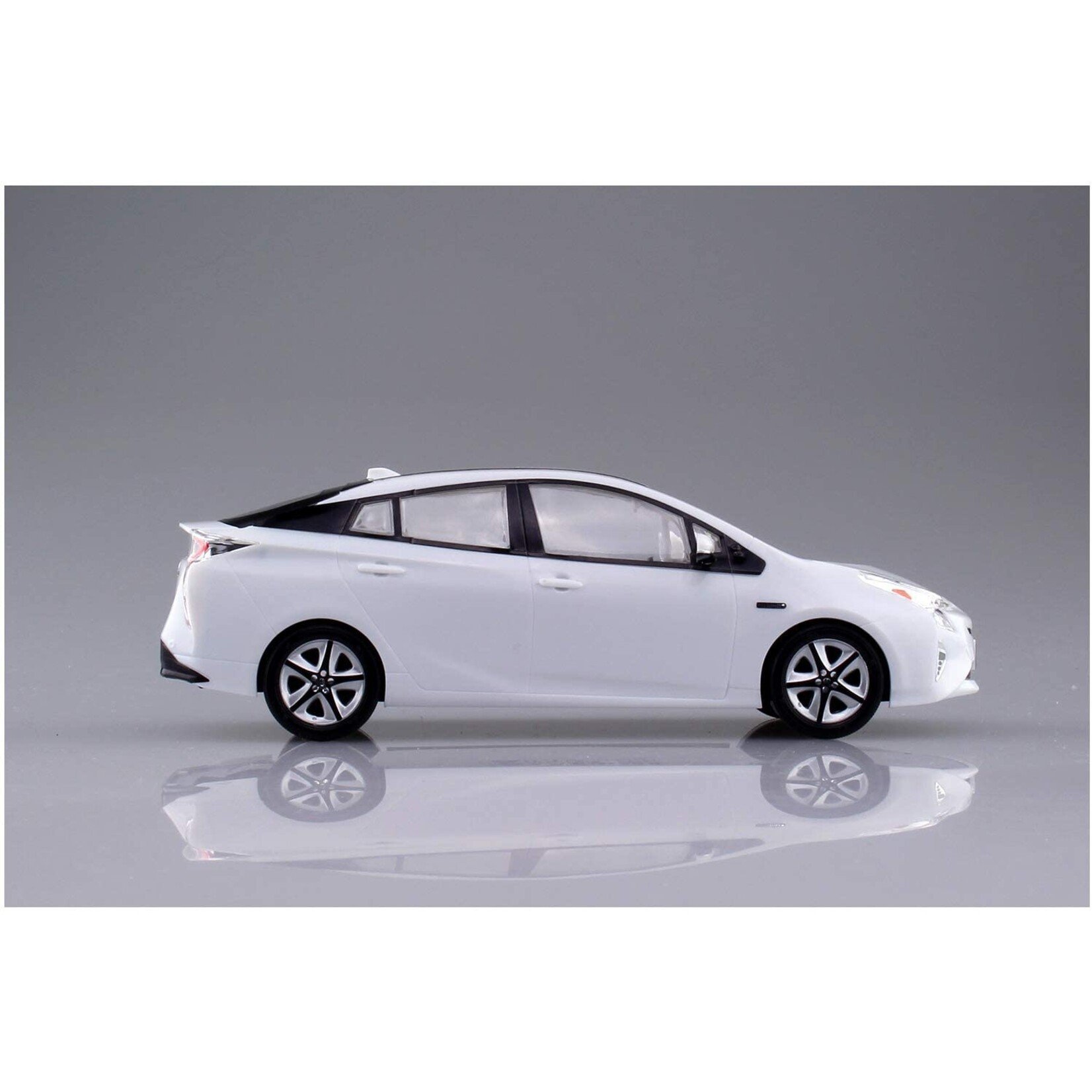 Aoshima 05416 - 1/32 Toyota Prius - Super White II