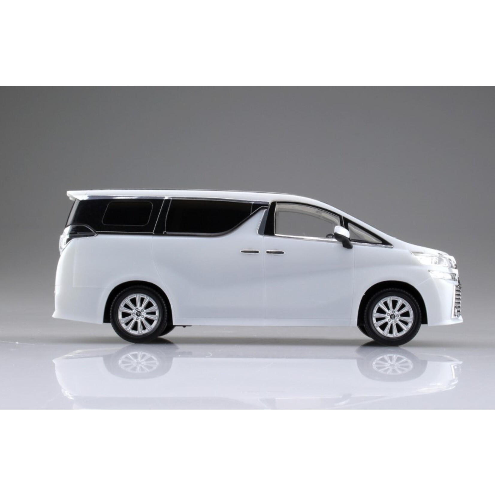 Aoshima 05630 - 1/32 Toyota Vellfire - White Pearl Crystal Shine