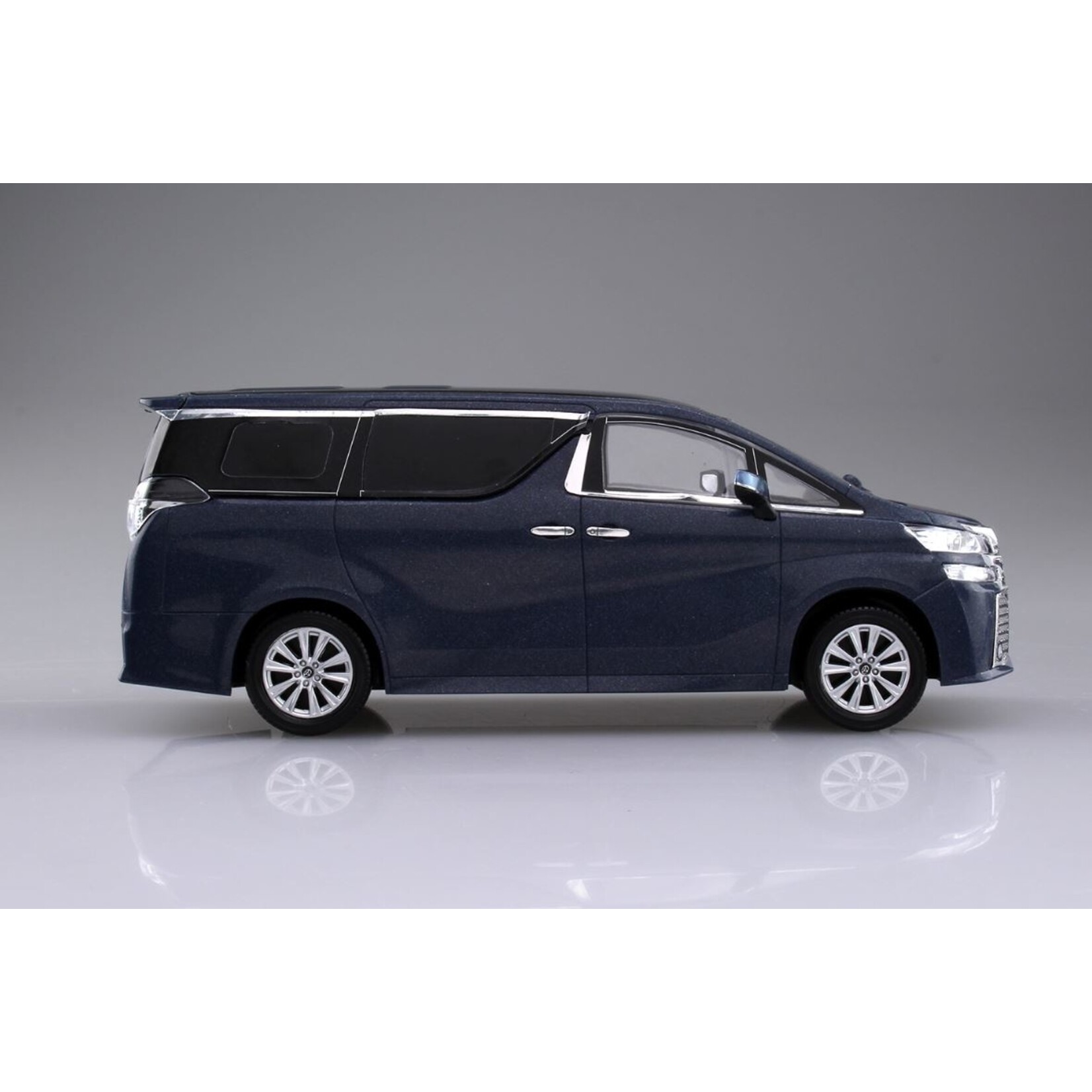 Aoshima 05633 - 1/32 Toyota Vellfire - Grayish Blue Mica Metallic