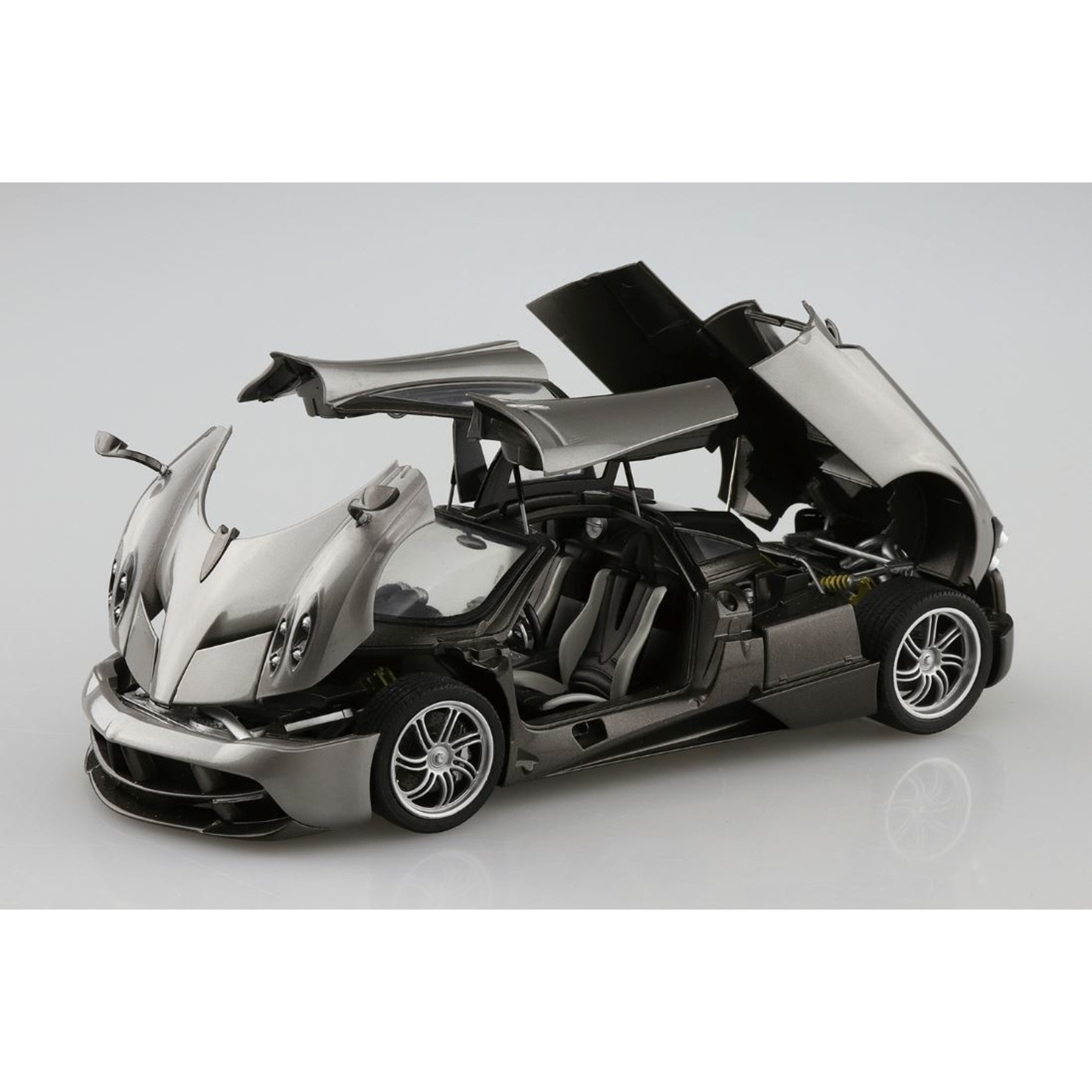 Aoshima 1/24 '12 PAGANI HUAYRA