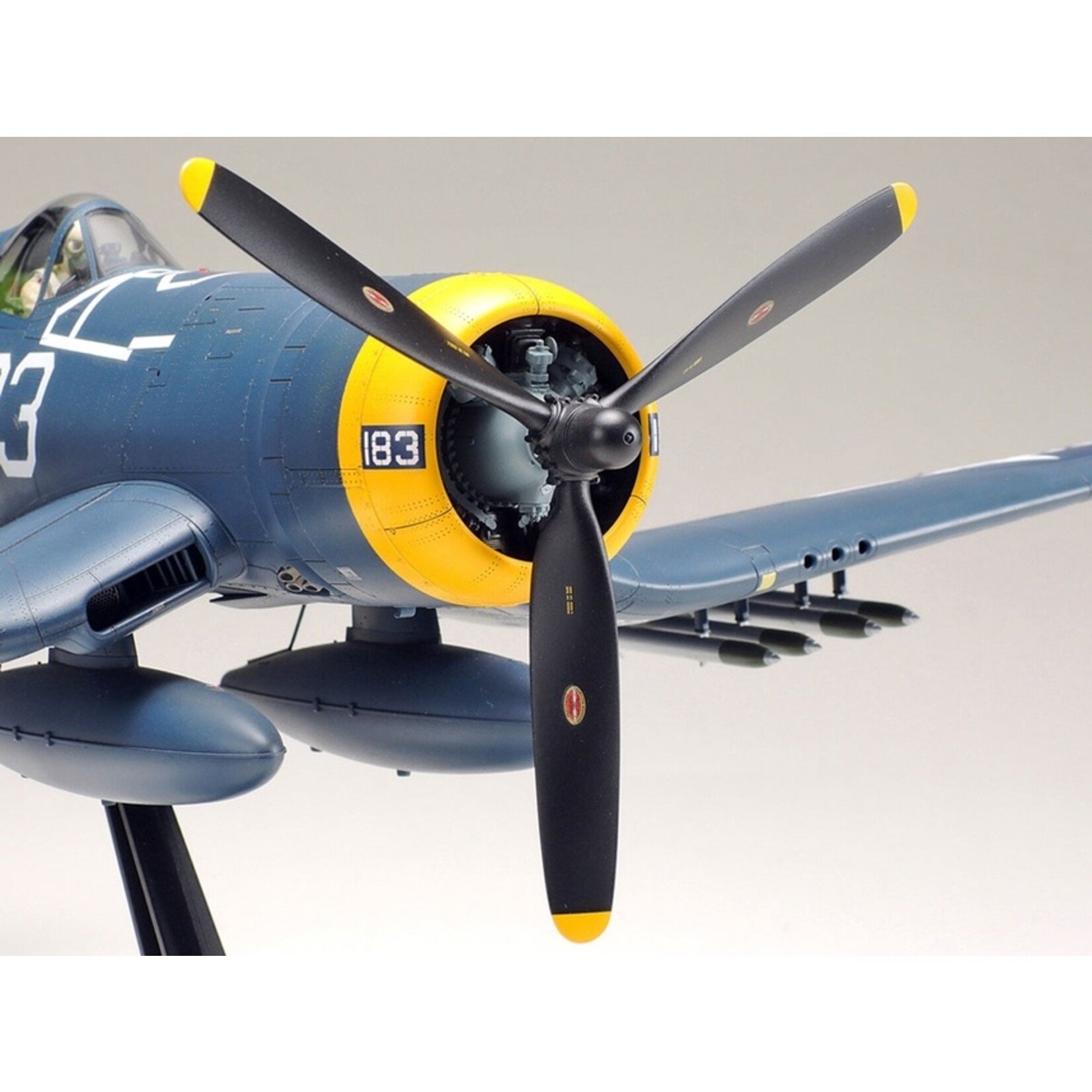 Tamiya 60327 - 1/32 Vought F4U-1D Corsair