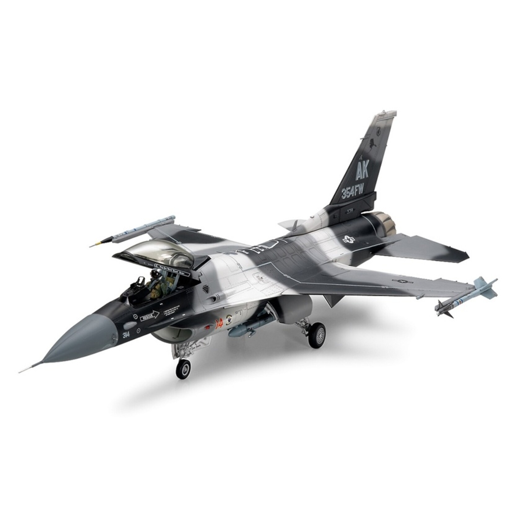 Tamiya 61106 - 1/48 F-16C/N "Aggressor/Adversary"