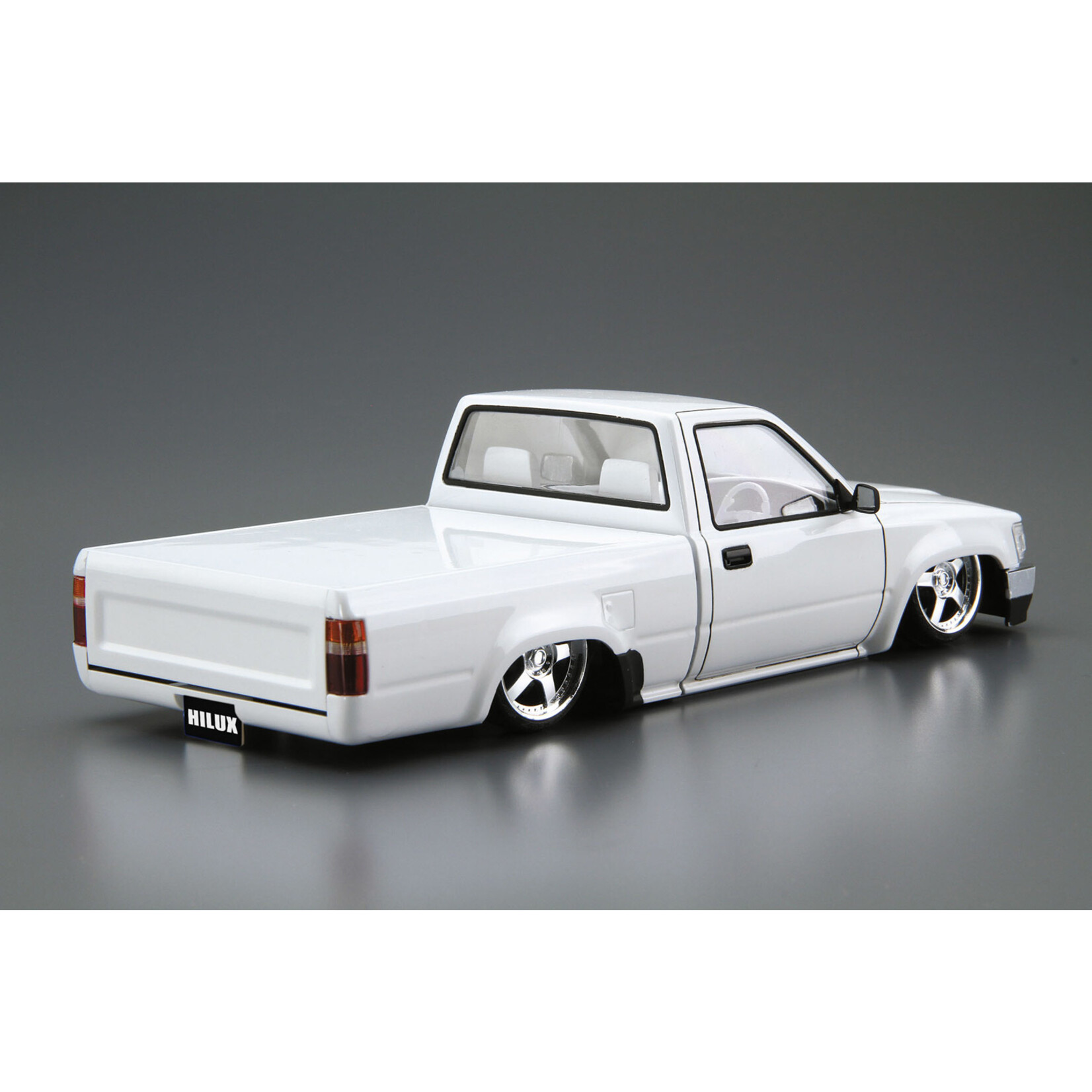 Aoshima 1/24 RN80 HILUX CUSTOM '85 (TOYOTA)