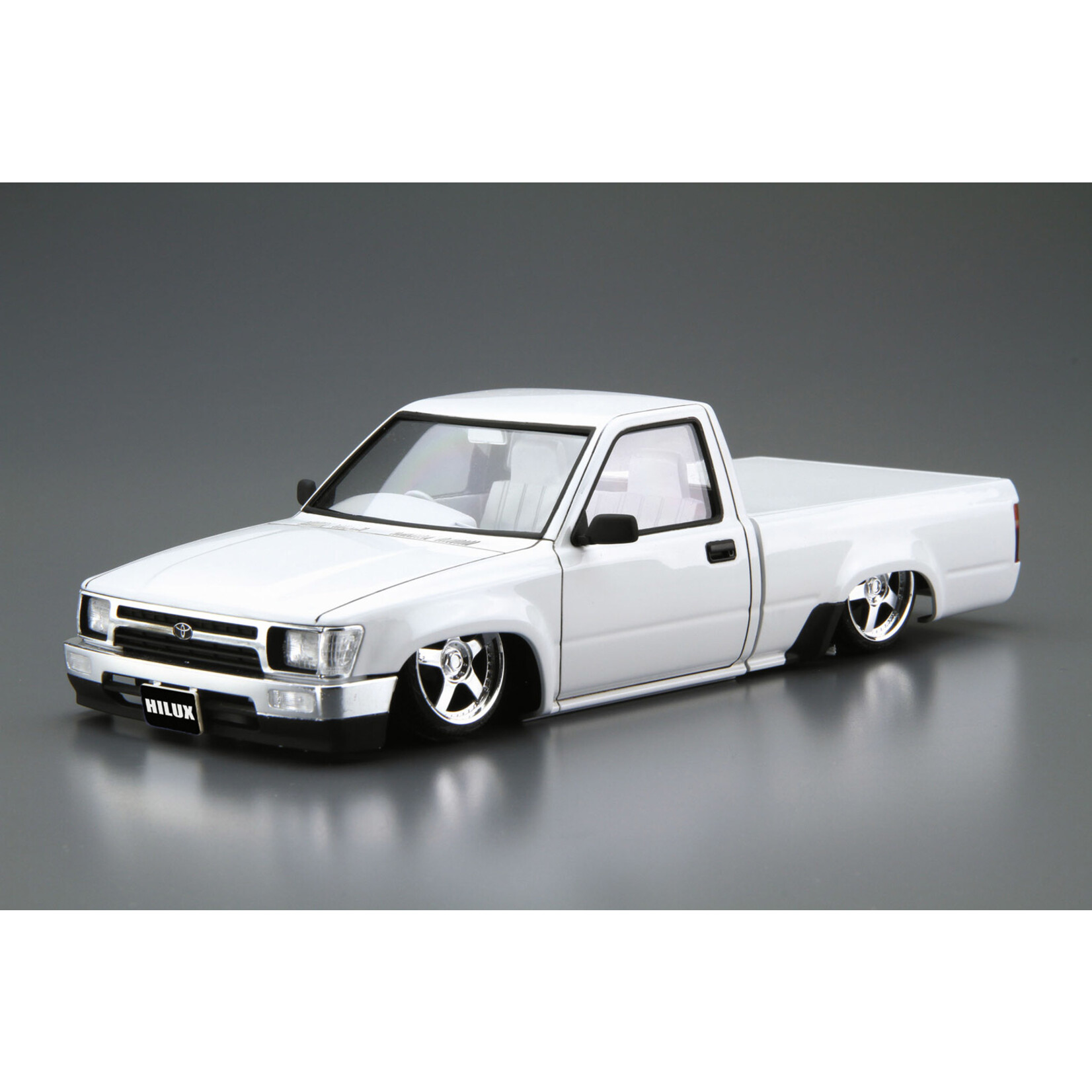 Aoshima 1/24 RN80 HILUX CUSTOM '85 (TOYOTA)