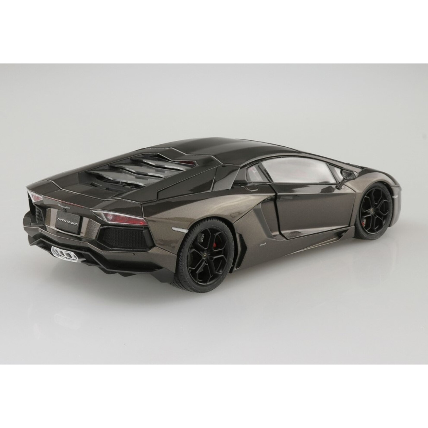 Aoshima 05864 - 1/24 Lamborghini Aventador LP700-4 '11