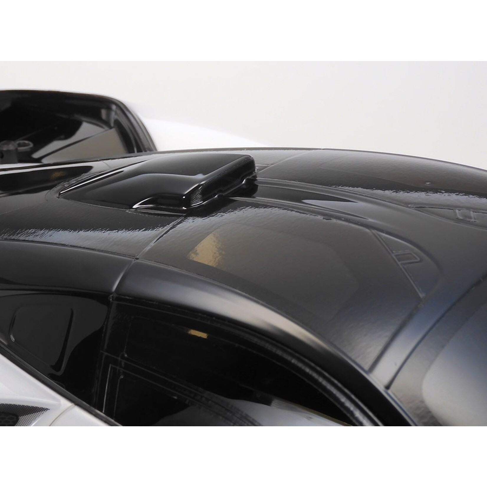 Tamiya 1/10  RC McLaren Senna (TT-02)