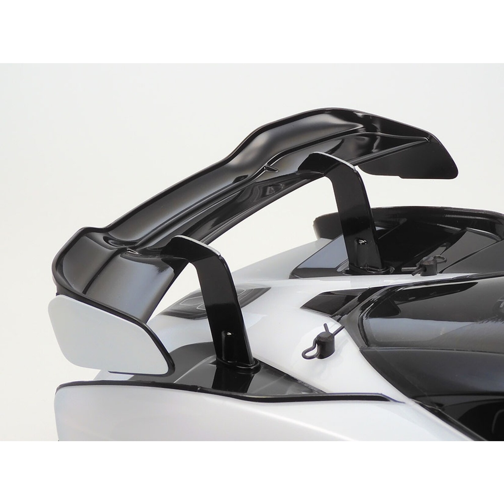 Tamiya 1/10  RC McLaren Senna (TT-02)